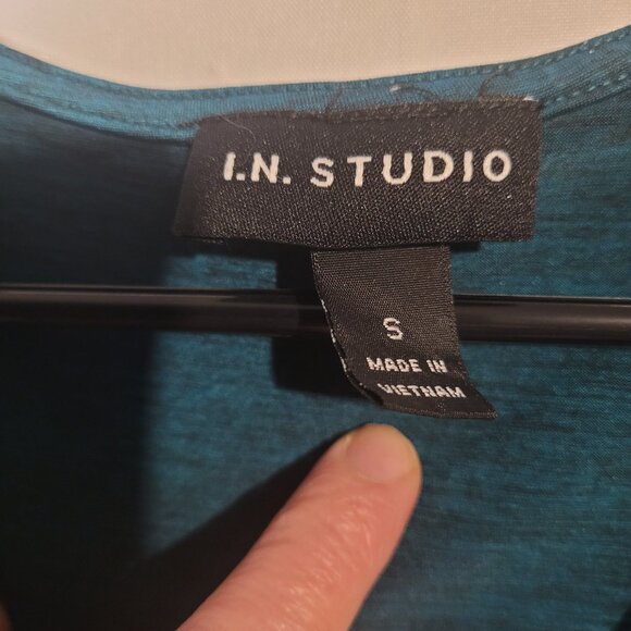 I.N. Studio Green Embellished Studded V-Neck Short Sleeve Banded Waist Top Sz S - Picture 2 of 3